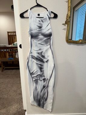 SHEIN White & Black Marble-Print Sleeveless Midi Dress